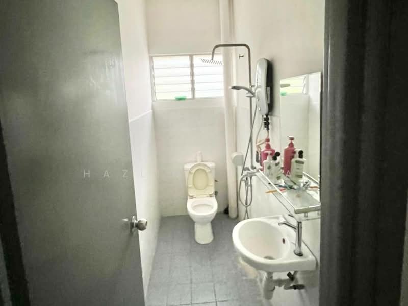 2-storey Terraced House for Sale in Taman Puncak Jalil (Seri Kembangan) - Hazlin Miswan - Bathroom - PropertyGuru.com.my