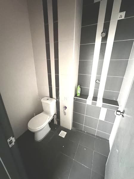 Service Residence for Sale at D'Ambience Residences (Pangsapuri Ikatan Flora) - Edmund Oh - Bathroom - PropertyGuru.com.my