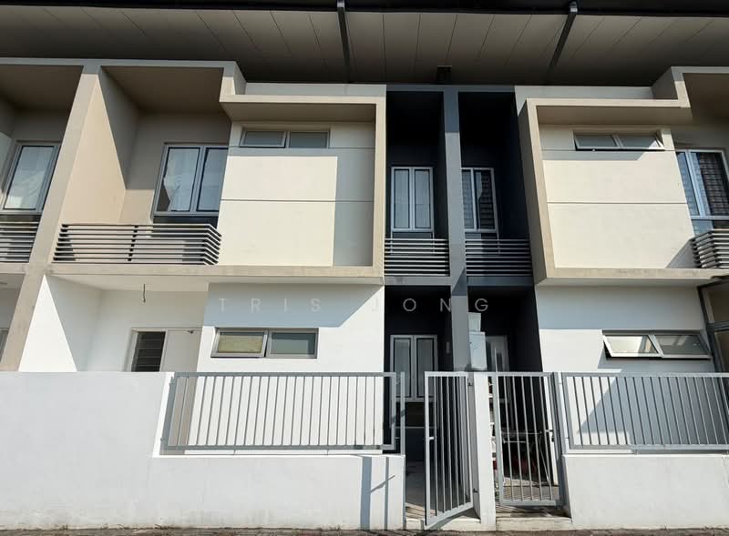 Rumah Teres untuk Dijual di Kota Emerald (Rawang) - Tris Jong - Exterior - PropertyGuru.com.my