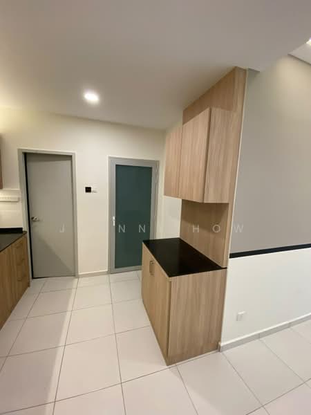 Kondominium untuk Dijual di Grand Residence @ Merak Mas - Joanne How - Kitchen - PropertyGuru.com.my
