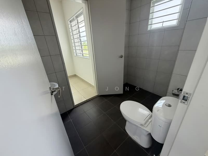 Rumah Teres 2 Tingkat untuk Disewa di Taman Kundang Jaya (Rawang) - Tris Jong - Bathroom - PropertyGuru.com.my