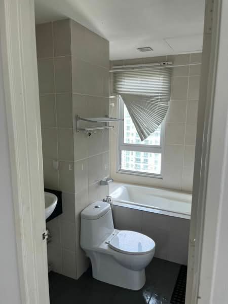 Kondominium untuk Dijual di The Peak Residences - Li Fang - Bathroom - PropertyGuru.com.my
