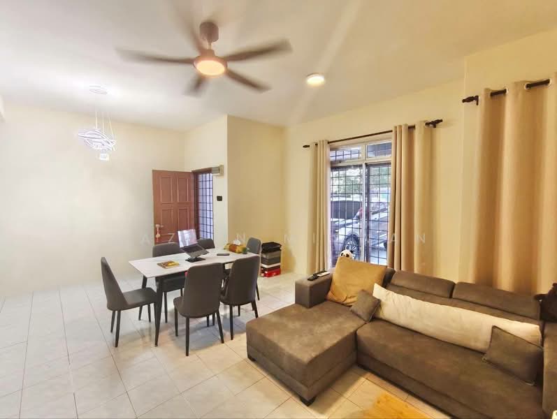 Rumah Teres 2 Tingkat untuk Dijual di Taman Puncak Jalil (Seri Kembangan) - Hazlin Miswan - Living Room - PropertyGuru.com.my