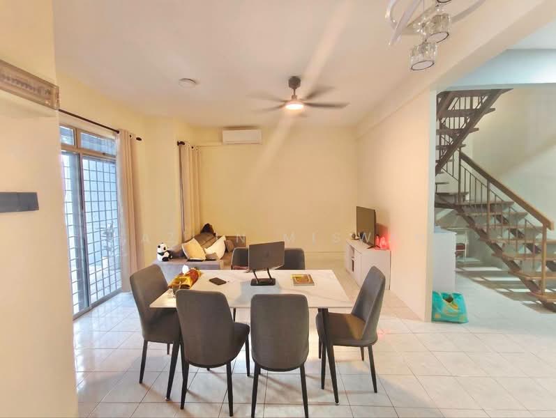 Rumah Teres 2 Tingkat untuk Dijual di Taman Puncak Jalil (Seri Kembangan) - Hazlin Miswan - Living Room - PropertyGuru.com.my