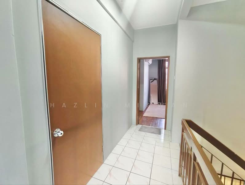 Rumah Teres 2 Tingkat untuk Dijual di Taman Puncak Jalil (Seri Kembangan) - Hazlin Miswan - Corridor - PropertyGuru.com.my