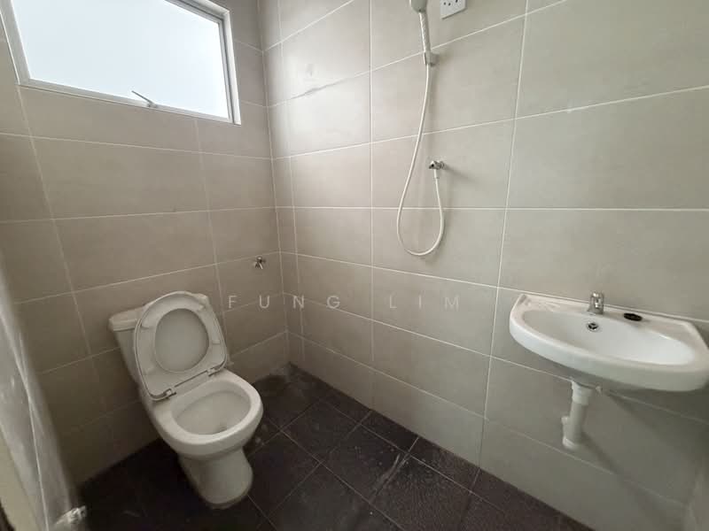 Semi-Detached House for Rent in Taman Taiping Utara (Kamunting) - Fung Lim - Bathroom - PropertyGuru.com.my