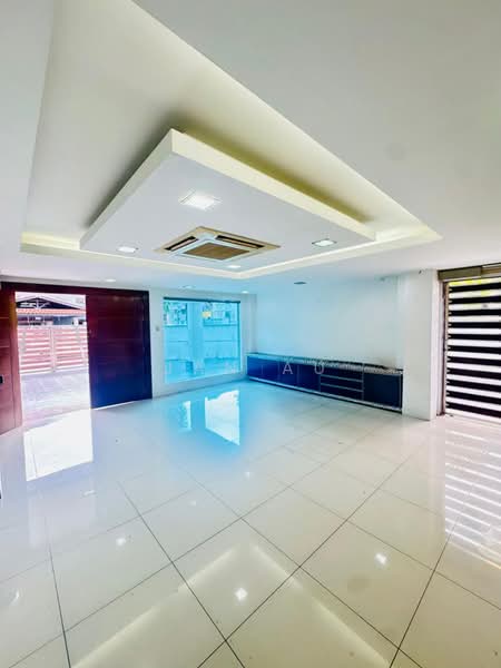 Rumah Teres 2 Tingkat untuk Dijual di Taman Sierra Perdana (Masai) - JAN AU - Living Room - PropertyGuru.com.my
