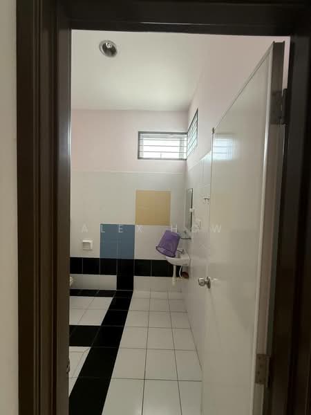 2-storey Terraced House for Rent in Setia Tropika (Johor Bahru) - Alex How - Bathroom - PropertyGuru.com.my
