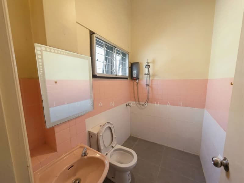 2-storey Terraced House for Sale in Taman Mayang (Petaling Jaya) - Lauran Chuah - Bathroom - PropertyGuru.com.my