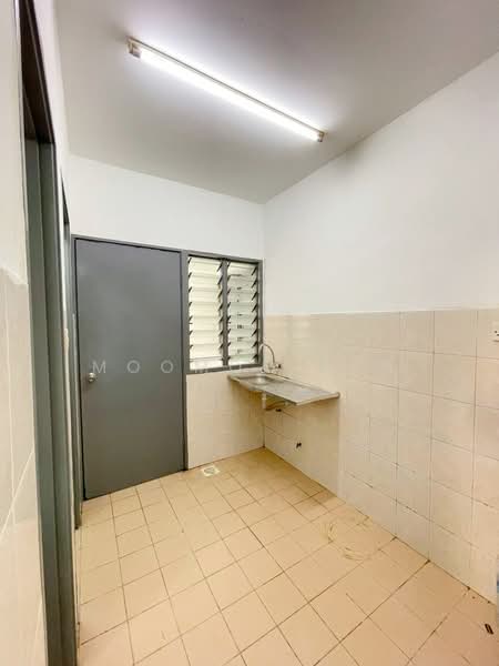 Flat for Sale at Seroja - Moomoo Tan - Kitchen - PropertyGuru.com.my