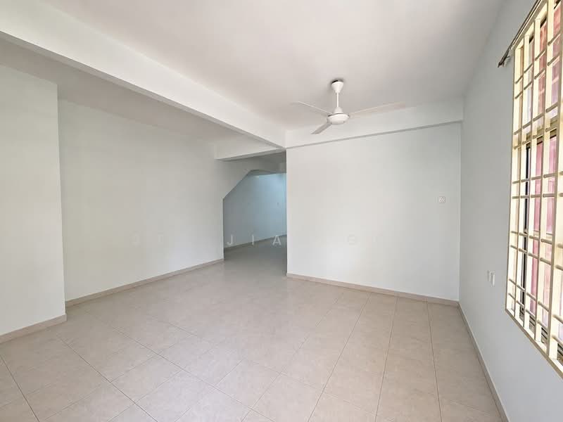Rumah Bandar untuk Dijual di Taman Mawar (Butterworth) - See Jian Goh - Living Room - PropertyGuru.com.my