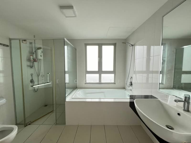 Kondominium untuk Dijual di The Latitude Condominium - Enoch Tiu - Bathroom - PropertyGuru.com.my