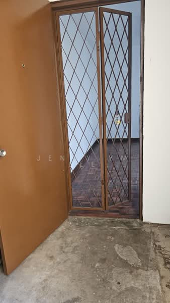 Rumah Flat untuk Dijual di Flat PKNS Seksyen 8 - Jenny YM Lee - Entrance - PropertyGuru.com.my