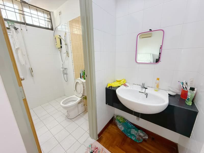 1.5-storey Terraced House for Sale in Taman Daya (Johor Bahru) - Nico Chong - Bathroom - PropertyGuru.com.my