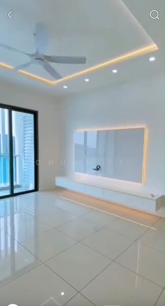 Kondominium untuk Disewa di Queens Residences Q2 @ Queens Waterfront - Chuah Jy - Living Room - PropertyGuru.com.my