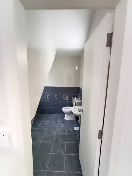 2-storey Terraced House for Rent in Beranang (Selangor) - jess ng - Bathroom - PropertyGuru.com.my