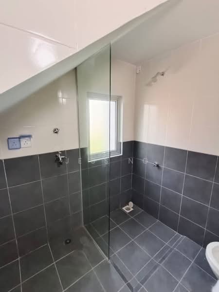 2-storey Terraced House for Rent in Beranang (Selangor) - jess ng - Bathroom - PropertyGuru.com.my