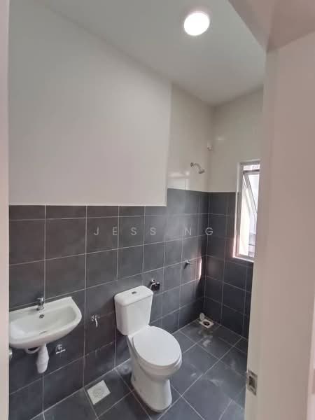 2-storey Terraced House for Rent in Beranang (Selangor) - jess ng - Bathroom - PropertyGuru.com.my