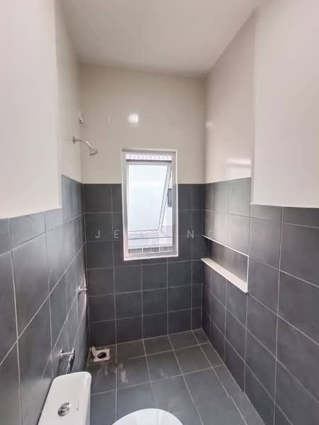 2-storey Terraced House for Rent in Beranang (Selangor) - jess ng - Bathroom - PropertyGuru.com.my