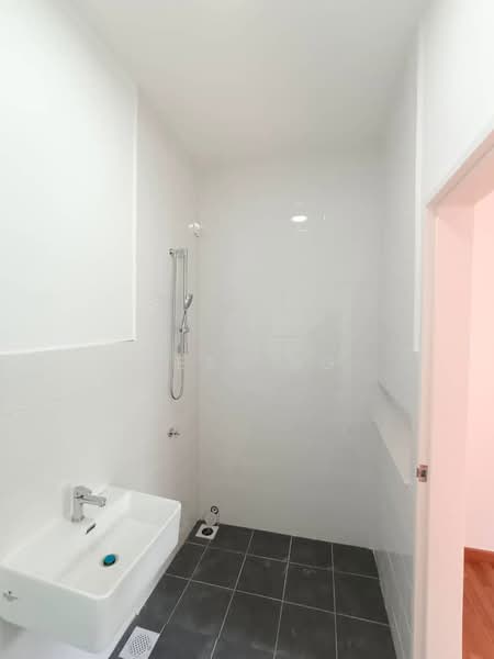2-storey Terraced House for Rent in Beranang (Selangor) - jess ng - Bathroom - PropertyGuru.com.my