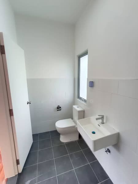 2-storey Terraced House for Rent in Beranang (Selangor) - jess ng - Bathroom - PropertyGuru.com.my