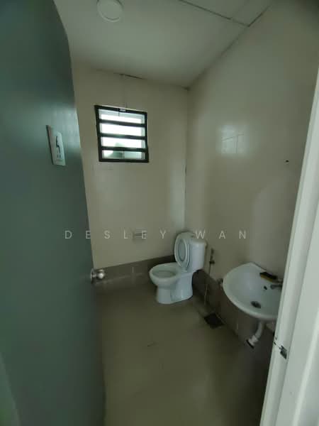 Kedai untuk Disewa di Dataran Sunway (Kota Damansara) - Desley Wan - Bathroom - PropertyGuru.com.my
