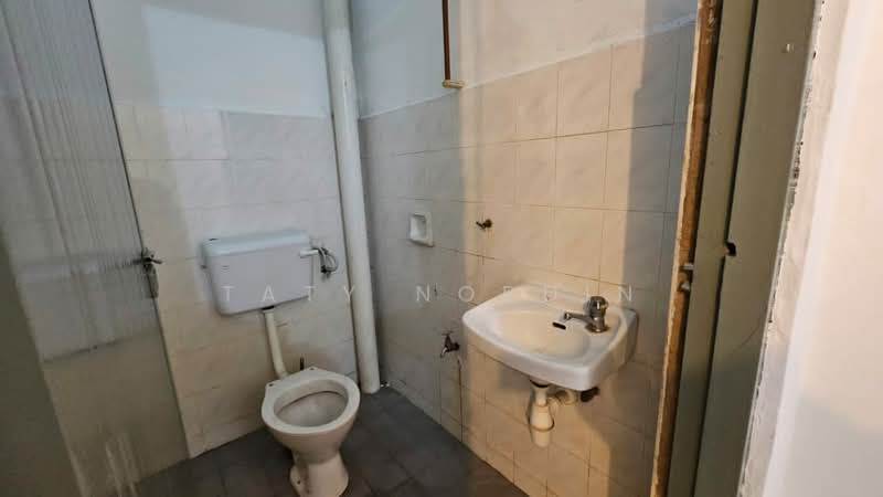 1-storey Terraced House for Rent in Bandar Baru Bangi (Selangor) - Taty Nordin - Bathroom - PropertyGuru.com.my