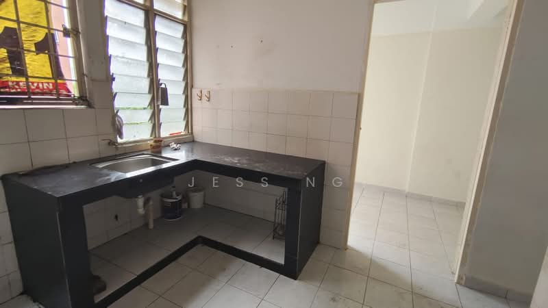 Flat for Sale at Sri Mewah (Kampung Aman 1) - jess ng - Kitchen - PropertyGuru.com.my