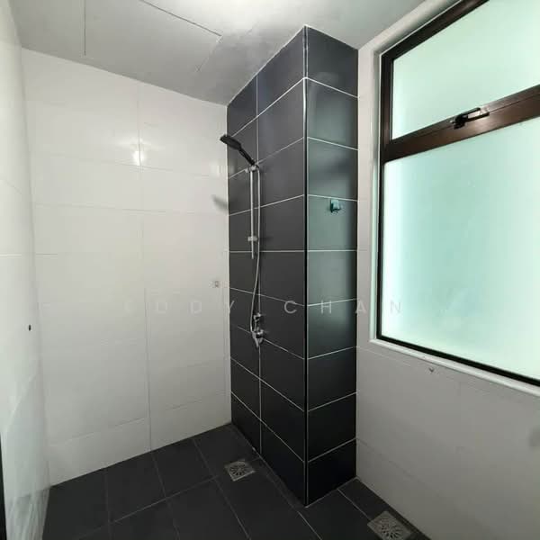 Servis Apartment untuk Dijual di Wave @ Marina Cove - Eddy Chan - Bathroom - PropertyGuru.com.my