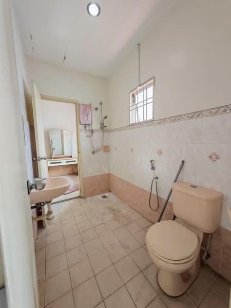 Rumah Teres 2 Tingkat untuk Disewa di Taman Meranti Jaya (Puchong) - Evan Goh - Bathroom - PropertyGuru.com.my