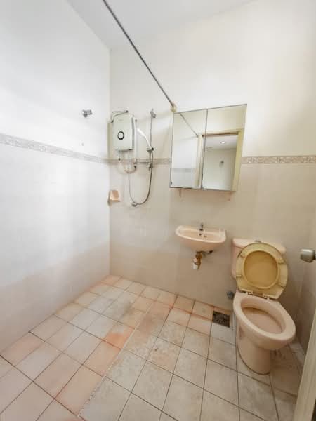 Rumah Teres 2 Tingkat untuk Disewa di Taman Meranti Jaya (Puchong) - Evan Goh - Bathroom - PropertyGuru.com.my