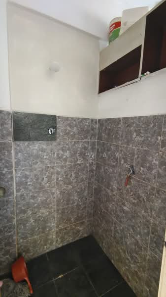 Flat for Sale at Sri Mewah (Kampung Aman 1) - Juneway Lee - Bathroom - PropertyGuru.com.my