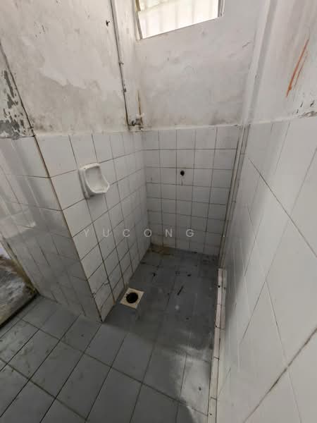 Rumah Flat untuk Dijual di Balau - Yucong . - Bathroom - PropertyGuru.com.my