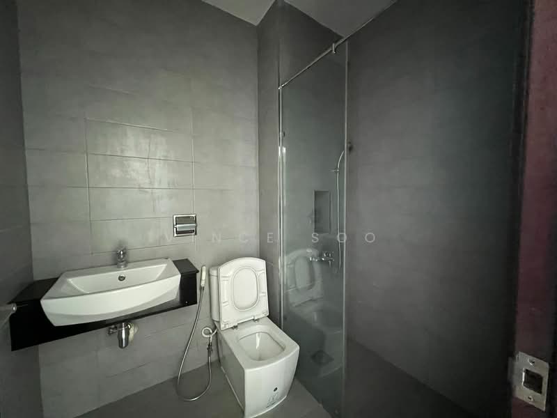 Kediaman Servis untuk Dijual di Paragon Suites @ CIQ - Vince Soo - Bathroom - PropertyGuru.com.my