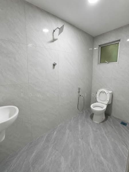 Rumah Teres 2 Tingkat untuk Dijual di Bandar Seri Alam (Masai) - Edward Siow - Bathroom - PropertyGuru.com.my