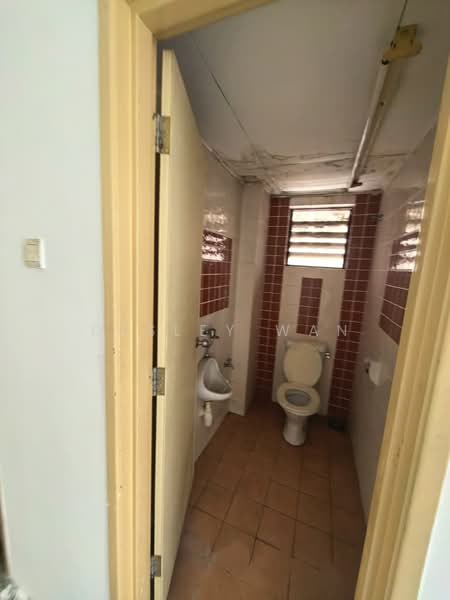 Shop for Rent in Kota Damansara (Selangor) - Desley Wan - Bathroom - PropertyGuru.com.my