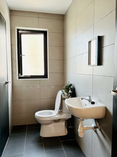 Servis Apartment untuk Dijual di Yale Suites @ EduSentral - Elwin Chok - Bathroom - PropertyGuru.com.my