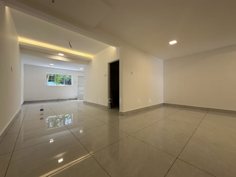 Rumah Teres 2 Tingkat untuk Dijual di Mahkota Cheras (Cheras) - Janice Lau - Living Room - PropertyGuru.com.my
