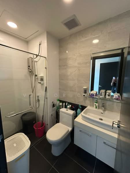 Kediaman Servis untuk Dijual di Wave @ Marina Cove - Victor Chia - Bathroom - PropertyGuru.com.my