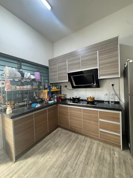 1-storey Terraced House for Sale in Puncak Alam (Selangor) - Khairul Radzi Zainal - Kitchen - PropertyGuru.com.my
