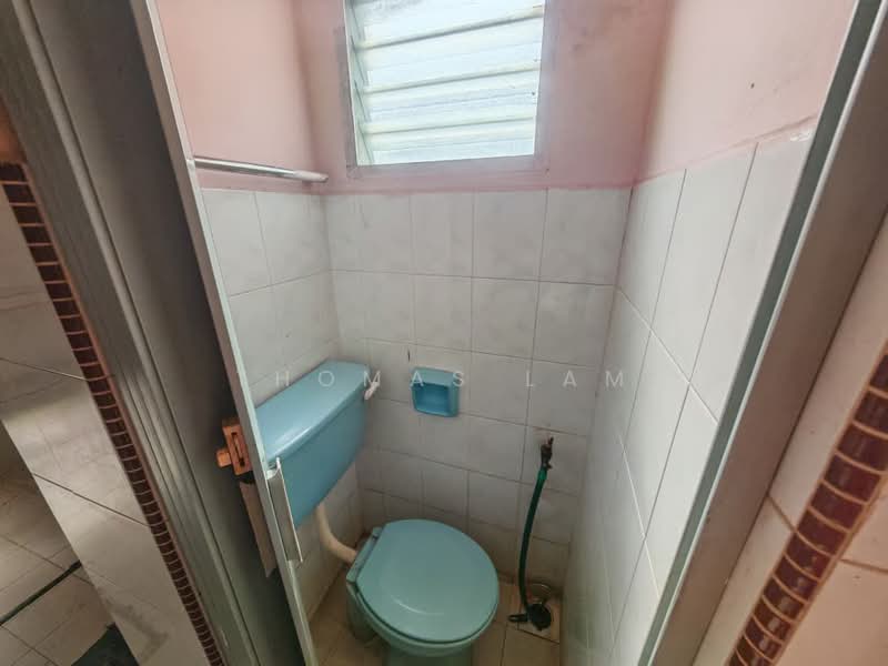 Rumah Teres untuk Disewa di Taman Melaka Jaya (Batu Berendam) - Thomas Lam - Bathroom - PropertyGuru.com.my