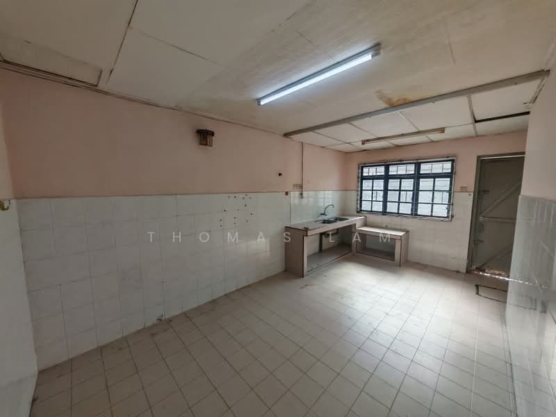 Rumah Teres untuk Disewa di Taman Melaka Jaya (Batu Berendam) - Thomas Lam - Kitchen - PropertyGuru.com.my