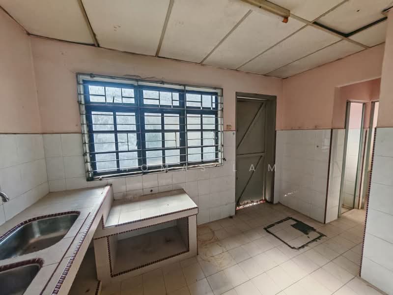 Rumah Teres untuk Disewa di Taman Melaka Jaya (Batu Berendam) - Thomas Lam - Kitchen - PropertyGuru.com.my