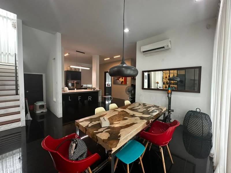 Rumah Banglo untuk Dijual di Kuching (Sarawak) - Alfred Chua - Dining Room - PropertyGuru.com.my