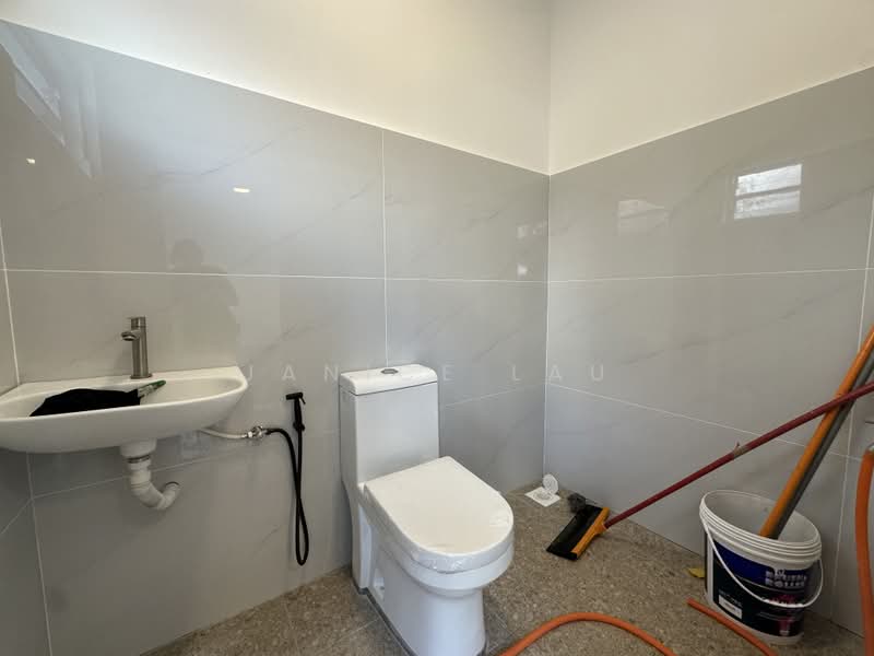 Rumah Teres 2 Tingkat untuk Dijual di Mahkota Cheras (Cheras) - Janice Lau - Bathroom - PropertyGuru.com.my