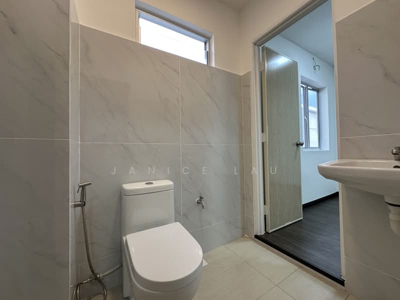 Rumah Teres 2 Tingkat untuk Dijual di Mahkota Cheras (Cheras) - Janice Lau - Bathroom - PropertyGuru.com.my