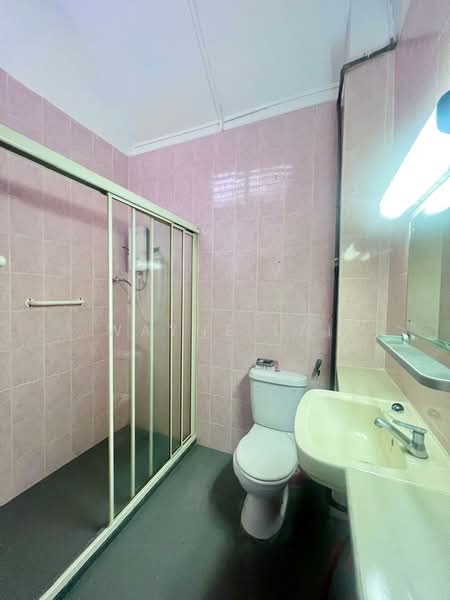 Rumah Berkembar untuk Disewa di SS18 (Subang Jaya) - Wayne Lai - Bathroom - PropertyGuru.com.my