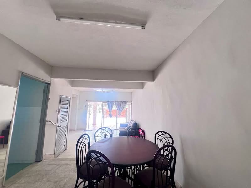 Rumah Berkembar untuk Disewa di SS18 (Subang Jaya) - Wayne Lai - Dining Room - PropertyGuru.com.my