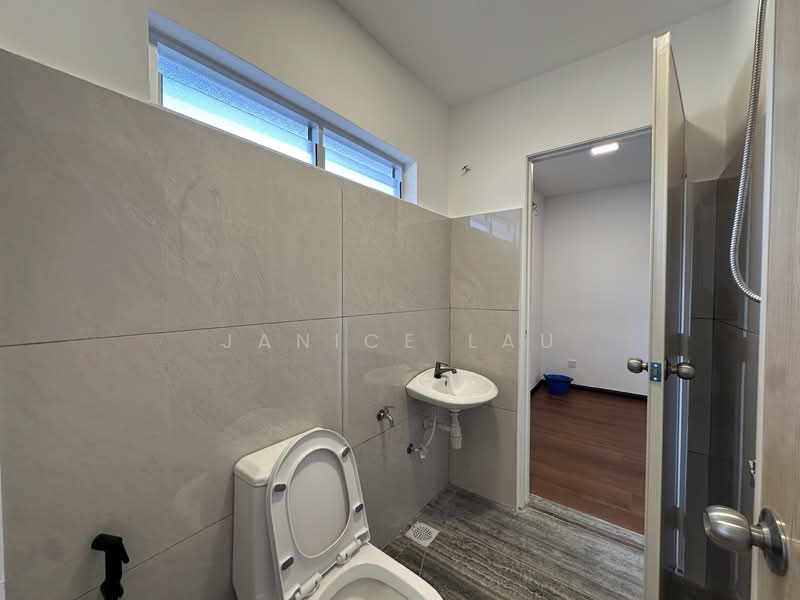 Rumah Teres 2 Tingkat untuk Dijual di Mahkota Cheras (Cheras) - Janice Lau - Bathroom - PropertyGuru.com.my