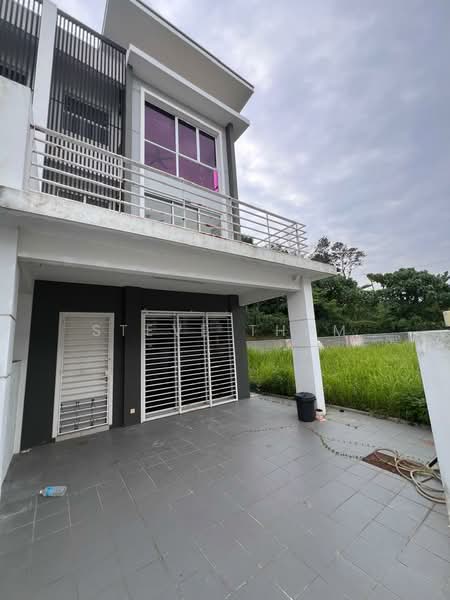 3-storey Terraced House for Sale in Seri Kembangan (Selangor) - Steve Tham - Exterior - PropertyGuru.com.my